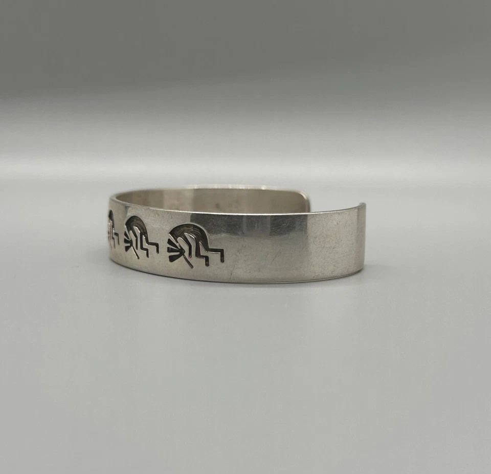 VINTAGE NAVAJO STERLING SILVER BRACELET KOKOPELLI SIGNED GIBBS (1 of 2)