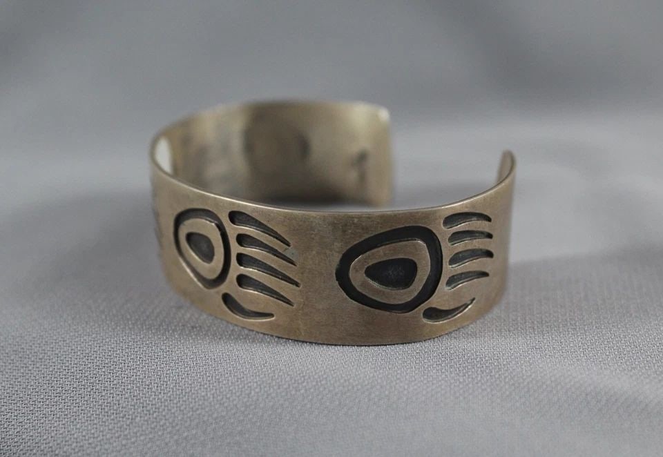 VINTAGE NAVAJO STERLING SILVER BRACELET SIGNED LD: VINTAGE NAVAJO STERLING SILVER BRACELET SIGNED LD Item Description: 3/4 " wide ..5 1/2 "Inside with a 1 1/8" Opening ..