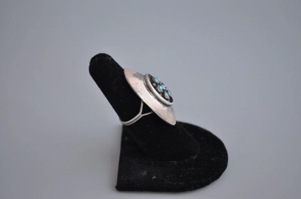 OLD PAWN NAVAJO STERLING SILVER AND TURQUOISE RING SIZE 6 1/4: OLD PAWN NAVAJO STERLING SILVER AND TURQUOISE RING SIZE 6 1/4 Item Description: Weight 9.36 Grams 1 1/2 " Tall
