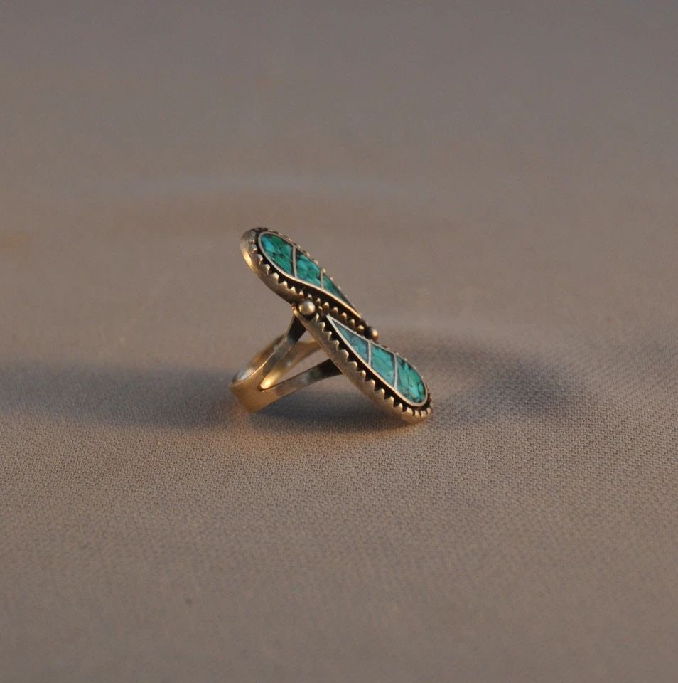 OLD PAWN ZUNI INDIAN SILVER RING TURQUOISE CURVED CHANNEL INLAY - 1 1/2" - SZ 4: OLD PAWN ZUNI INDIAN SILVER RING TURQUOISE CURVED CHANNEL INLAY - 1 1/2" - SZ 4 Item Description: This vintage Zuni ring has been beautifully crafted and is in great vintage condition. The two curved 