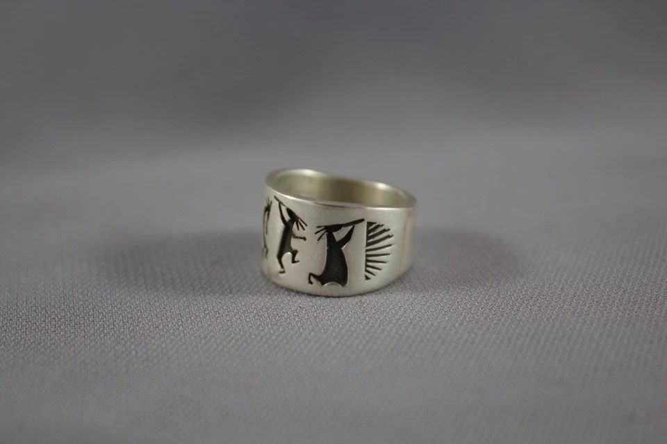 VINTAGE NAVAJO SILVER RING SIZE 6 DANCERS: VINTAGE NAVAJO SILVER RING SIZE 6 DANCERS Item Description: 1/2” tall P