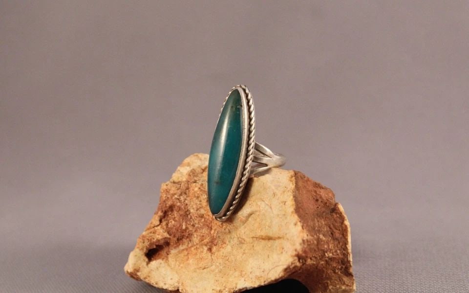 OLD PAWN NAVAJO STERLING SILVER AND TURQUOISE RING 5 1/4: OLD PAWN NAVAJO STERLING SILVER AND TURQUOISE RING 5 1/4 Item Description: 1 3/8" tall