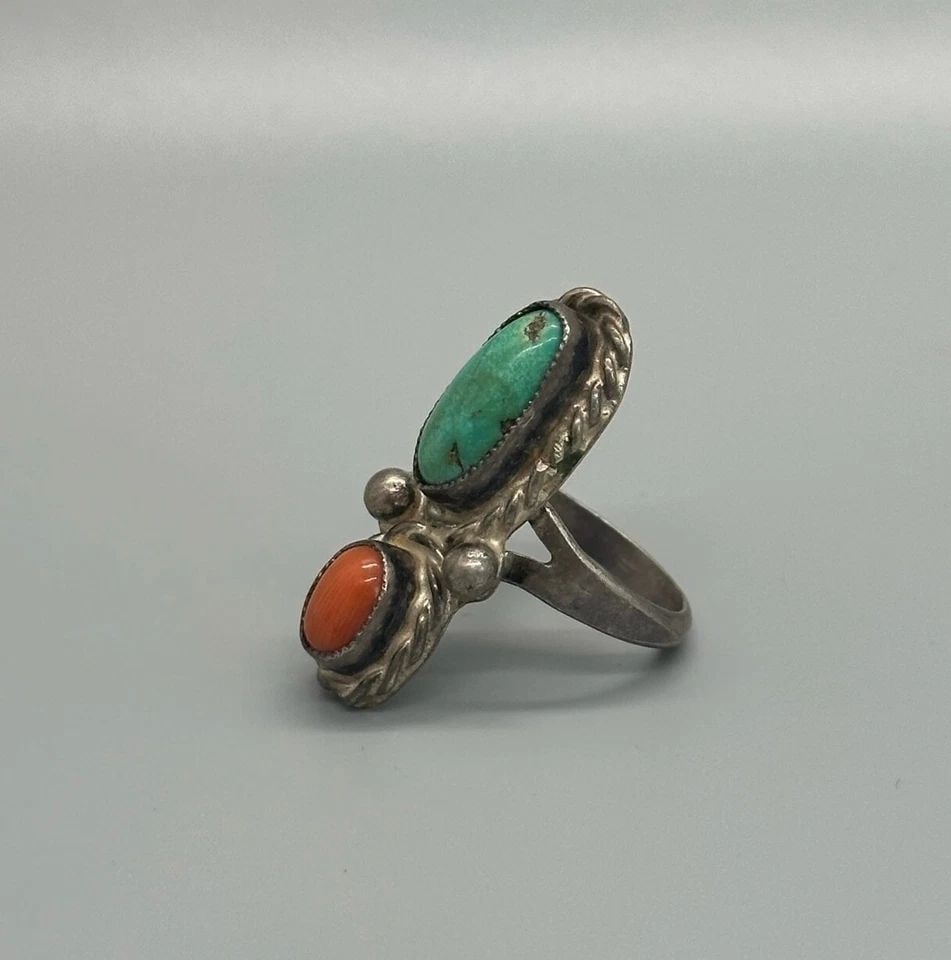 OLD PAWN NAVAJO STERLING SILVER AND TURQUOISE AND CORAL RING SIZE 5 3/4: OLD PAWN NAVAJO STERLING SILVER AND TURQUOISE AND CORAL RING SIZE 5 3/4 Item Description: 1 1/4 " Tall