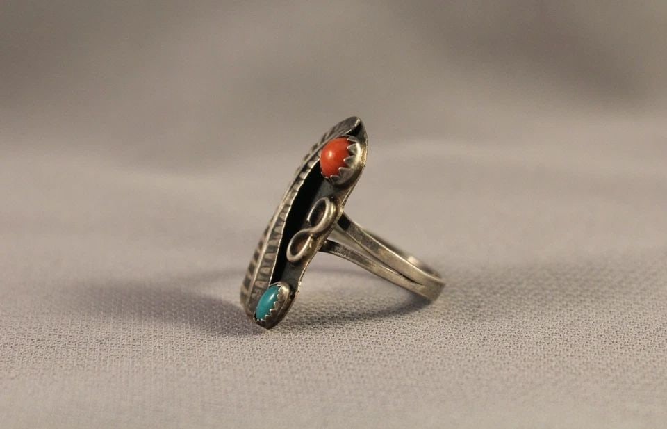 OLD PAWN NAVAJO STERLING AND TURQUOISE AND CORAL RING SIZE 7 1/4: OLD PAWN NAVAJO STERLING AND TURQUOISE AND CORAL RING SIZE 7 1/4 Item Description: 1” tall