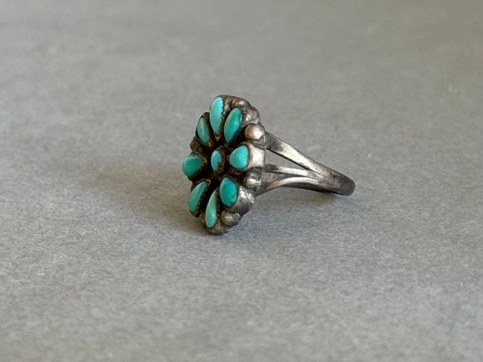 OLD PAWN ZUNI STERLING SILVER AND TURQUOISE RING SIZE 5: OLD PAWN ZUNI STERLING SILVER AND TURQUOISE RING SIZE 5 Old Pawn Zuni Sterling Silver and Turquoise Ring Size 5 ... 5/8" tall