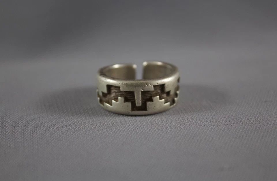 OLD PAWN HOPI STERLING SILVER OVERLAY RING SIZE 8 1/2: OLD PAWN HOPI STERLING SILVER OVERLAY RING SIZE 8 1/2 Item Description: 3/8” tall P
