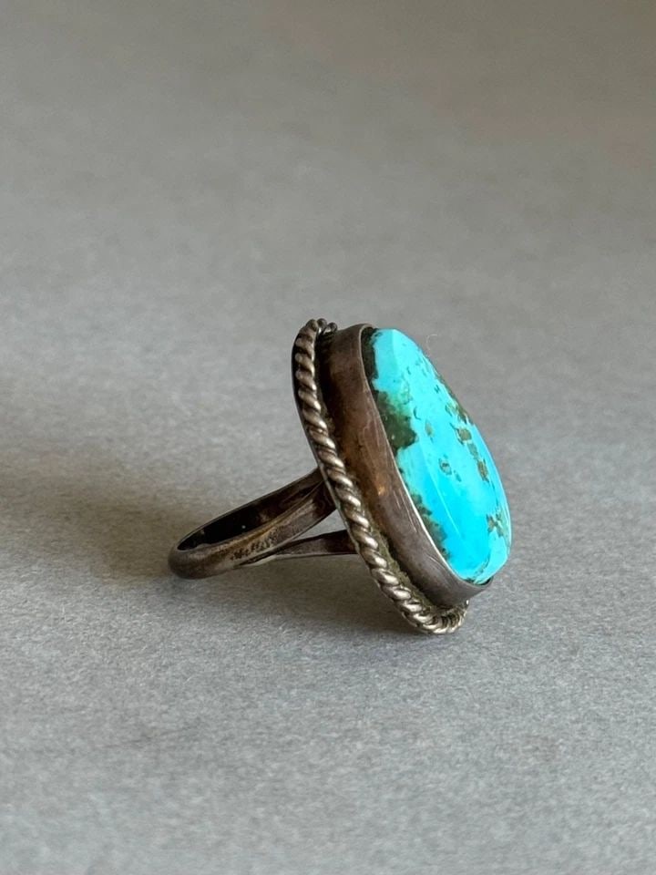 OLD PAWN NAVAJO STERLING SILVER AND TURQUOISE RING SIZE 5 1/2: OLD PAWN NAVAJO STERLING SILVER AND TURQUOISE RING SIZE 5 1/2 Old Pawn Navajo Sterling Silver and Turquoise Ring Size 5 1/2 .. 1" Tall