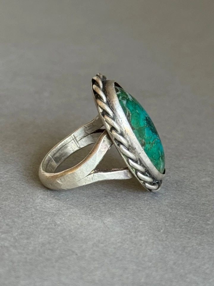 OLD PAWN NAVAJO STERLING SILVER AND TURQUOISE RING SIZE 6 1/2 (1 of 2)
