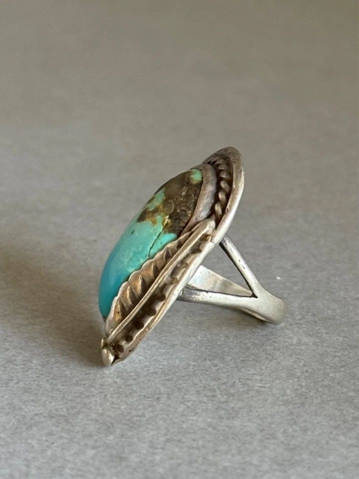 OLD PAWN NAVAJO STERLING SILVER AND TURQUOISE RING SIZE 3 3/4 (1 of 2)