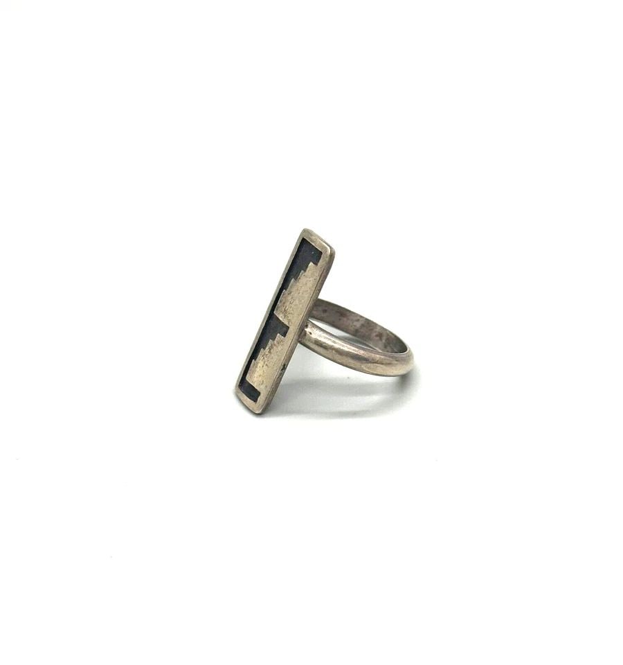 VINTAGE HOPI STERLING SILVER RING SIZE 6 1/2: VINTAGE HOPI STERLING SILVER RING SIZE 6 1/2 Item Description: 1" Tall