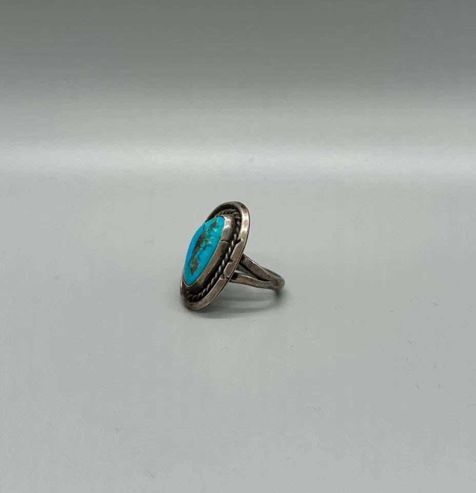 OLD PAWN NAVAJO STERLING SILVER AND TURQUOISE RING SIZE 6: OLD PAWN NAVAJO STERLING SILVER AND TURQUOISE RING SIZE 6 Item Description: 1" Tall