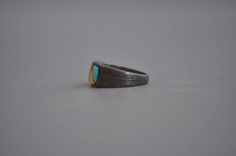 OLD PAWN NAVAJO STERLING SILVER TURQUOISE AND SHELL RING SIZE 5 3/4: OLD PAWN NAVAJO STERLING SILVER TURQUOISE AND SHELL RING SIZE 5 3/4 Item Description: 5 /16 " Tall