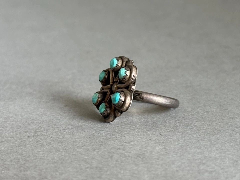 OLD PAWN ZUNI STERLING SILVER AND TURQUOISE RING SIZE 4 3/4: OLD PAWN ZUNI STERLING SILVER AND TURQUOISE RING SIZE 4 3/4 Old Pawn Zuni Sterling Silver and Turquoise Ring Size 4 3/4 ..5/8" Tall