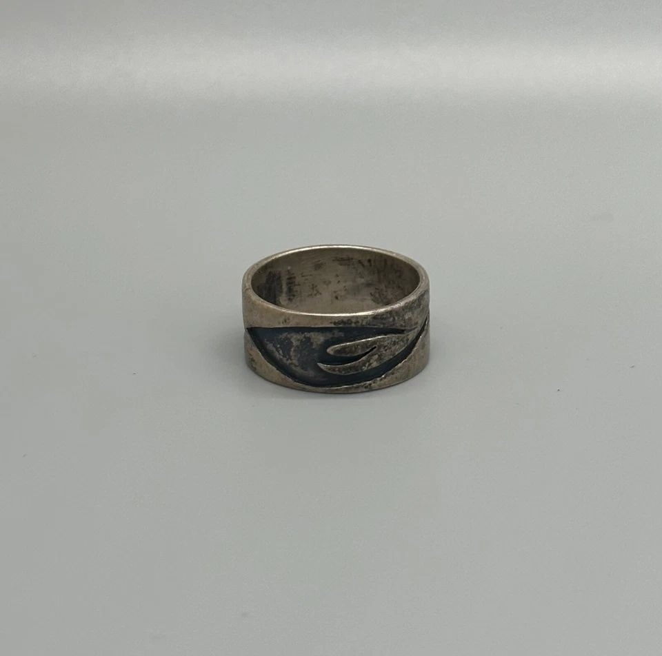 OLD PAWN HOPI STERLING SILVER RING SIZE 8 3/4: OLD PAWN HOPI STERLING SILVER RING SIZE 8 3/4 Item Description: 3/16 " Wide Just need a good cleaning and polishing to bring the silver shine ..