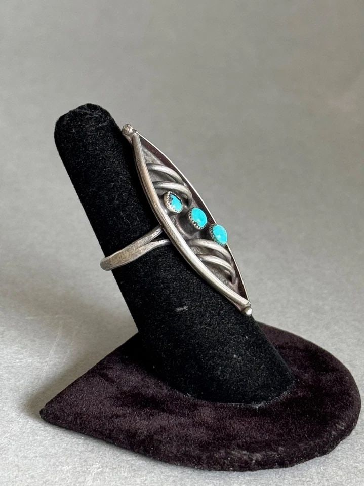 VINTAGE ZUNI STERLING SILVER AND TURQUOISE RING SIGNED D E DISHTA SIZE 6 1/2 (1 of 2)