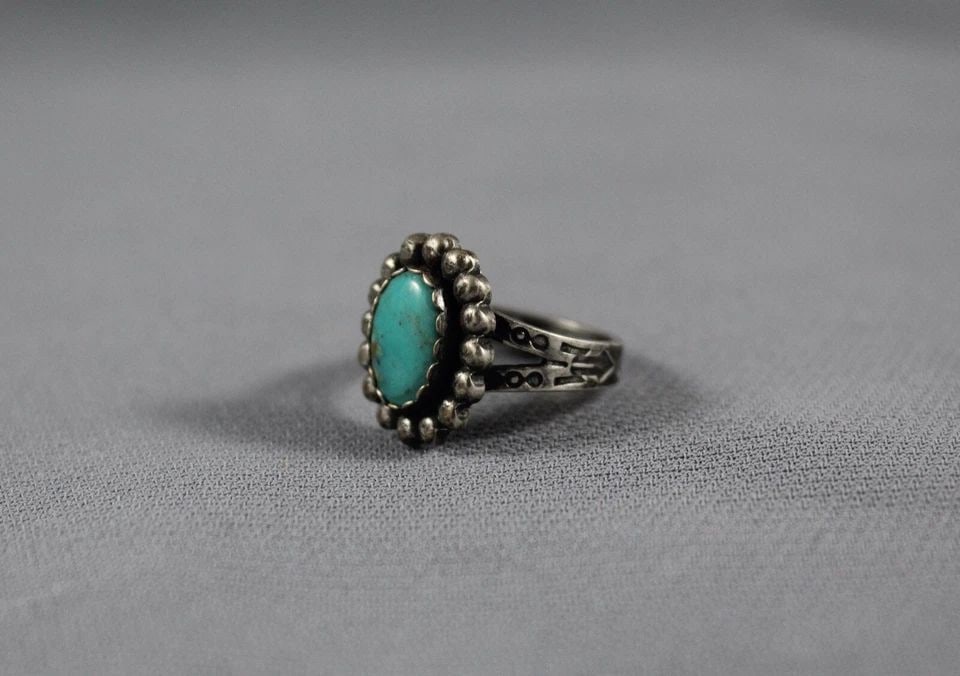 OLD PAWN NAVAJO STERLING SILVER AND TURQUOISE RING SIZE 4 1/2: OLD PAWN NAVAJO STERLING SILVER AND TURQUOISE RING SIZE 4 1/2 Item Description: 5/8” tall