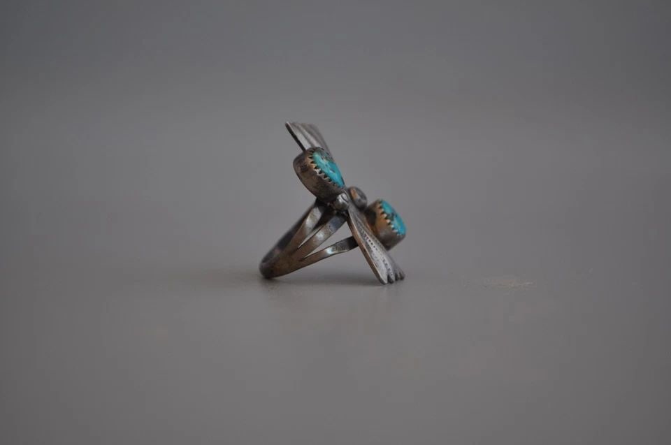 OLD PAWN NAVAJO STERLING SILVER RING - TURQUOISE SIZE 9: OLD PAWN NAVAJO STERLING SILVER RING - TURQUOISE SIZE 9 Weight 7.41gm 1 1/2 " Tall Old Pawn Jewelry dates from the early 1900s to the 1970s. Most of it is not signed because it wasn't the Native Ameri