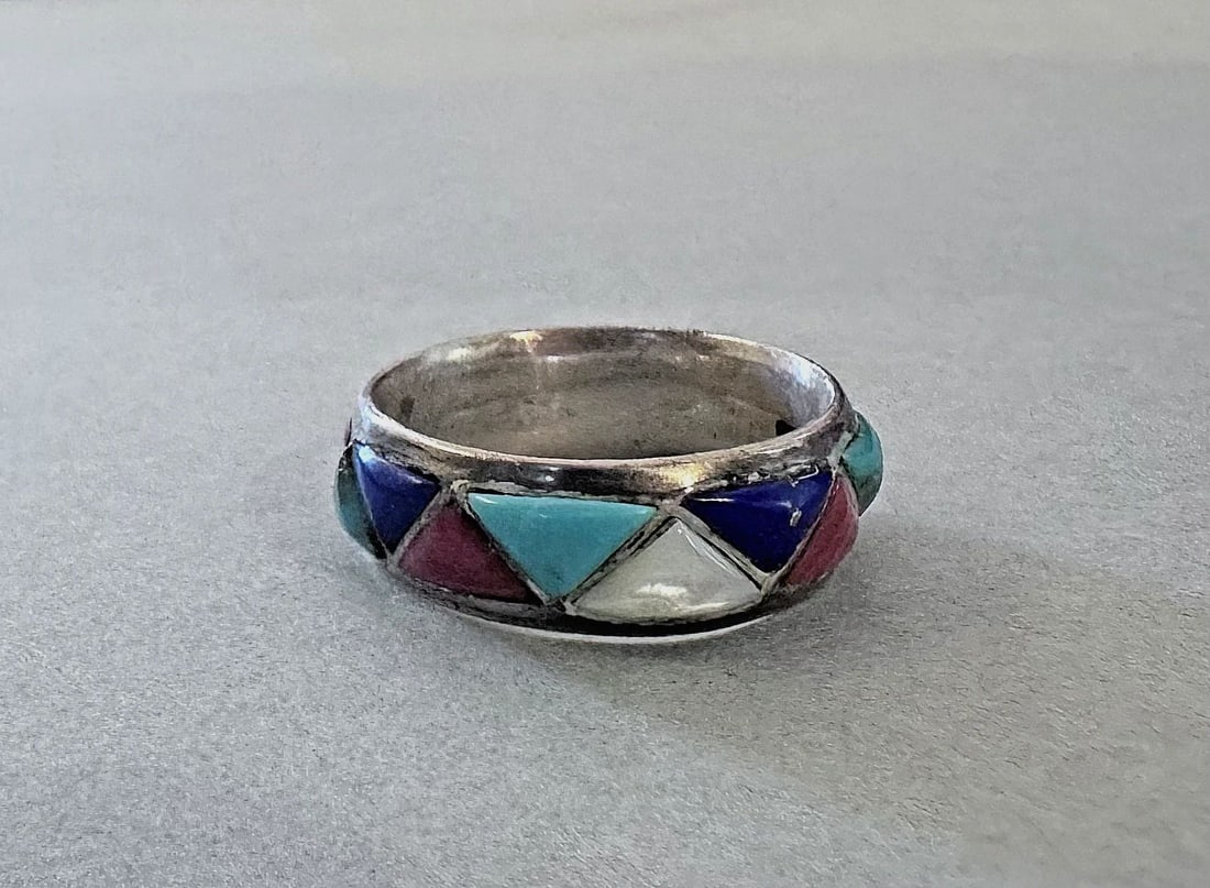VINTAGE NAVAJO STERLING SILVER AND MULTI STONE RING SIZE 8: 1/4 " Wide Size 8 4.25 Grams Throughout the 40 years that I have been in business, I have purchased jewelry from pawn shops throughout the Southwest that had collections of dead pawn. Most of these pa