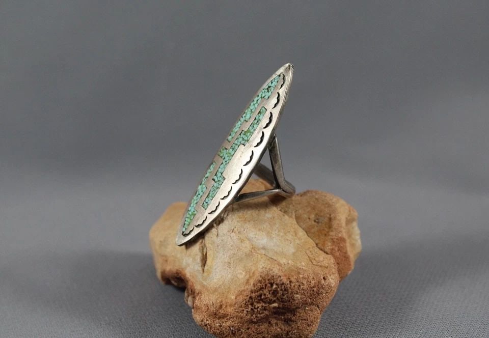 OLD PAWN NAVAJO STERLING AND TURQUOISE RING SIZE 5 1/2 (1 of 2)