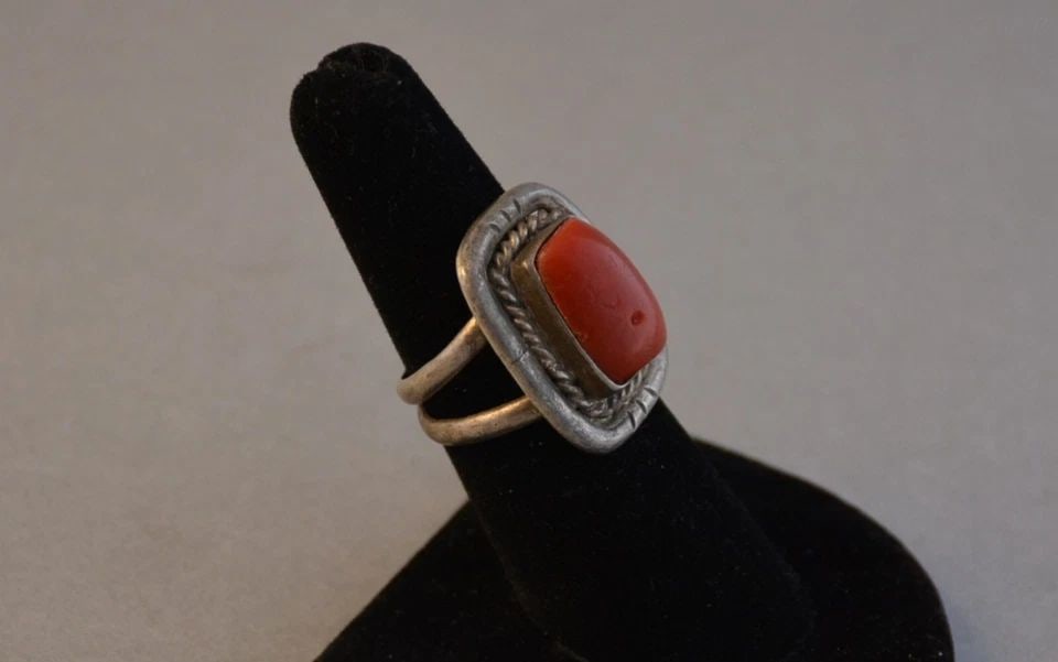 OLD PAWN NAVAJO STERLING SILVER RING - DARK ORANGE CORAL - SIZE 6.5: OLD PAWN NAVAJO STERLING SILVER RING - DARK ORANGE CORAL - SIZE 6.5 This vintage Navajo ring has a dark orange piece of coral set into a sterling silver setting. The front of the ring is 7/8" tall. Th