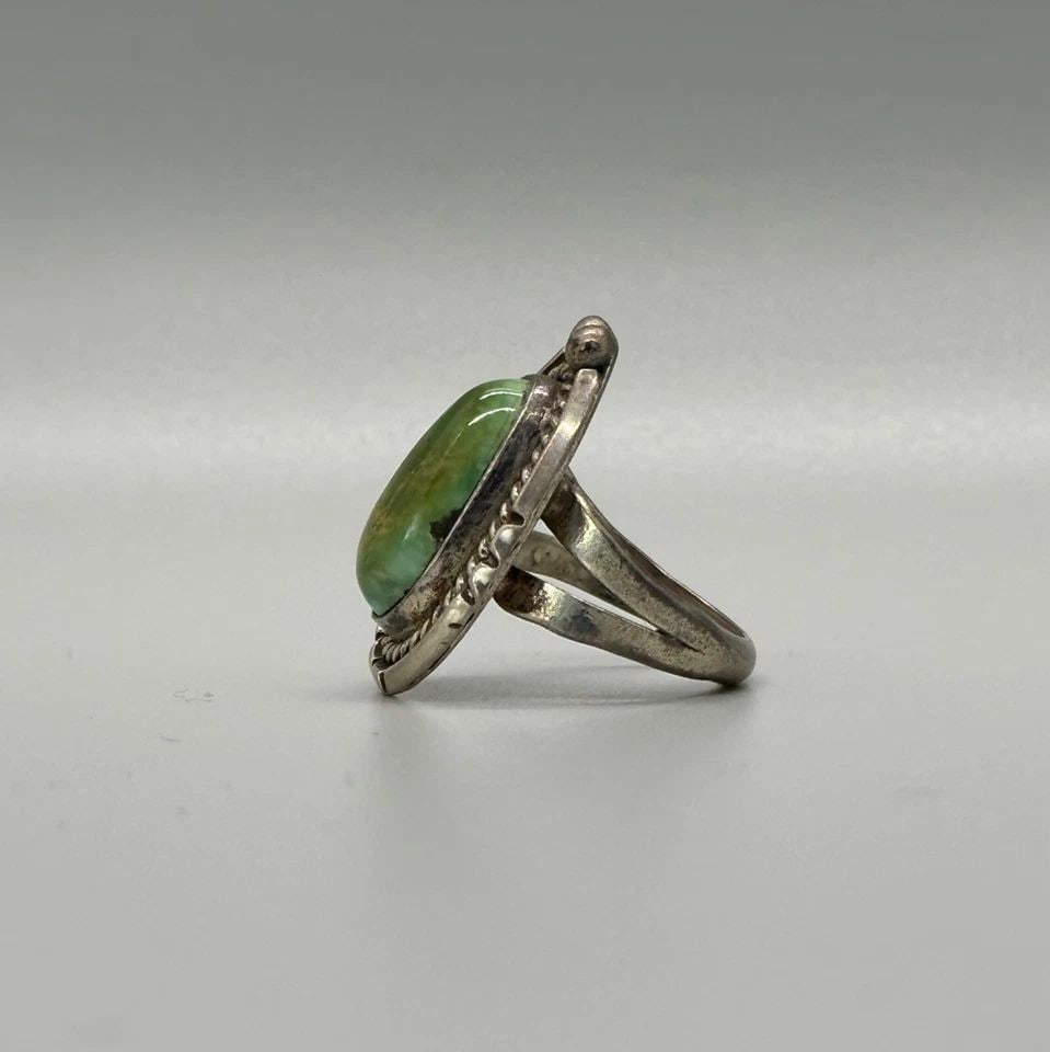 OLD PAWN NAVAJO STERLING SILVER AND TURQUOISE RING SIZE 6: OLD PAWN NAVAJO STERLING SILVER AND TURQUOISE RING SIZE 6 Item Description: 1” tall P