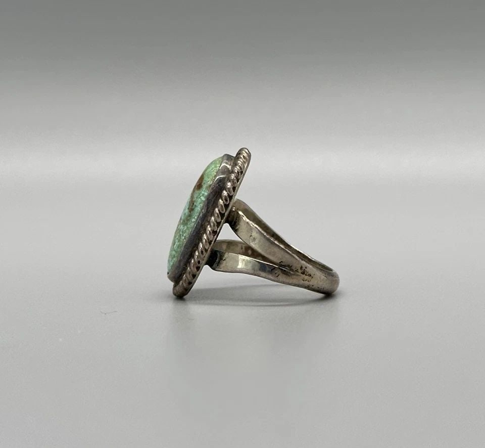 OLD PAWN NAVAJO STERLING SILVER AND TURQUOISE RING SIZE 5 1/2 (1 of 2)