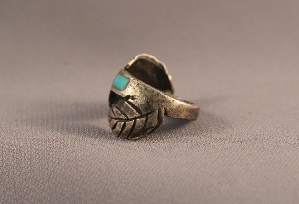 OLD PAWN NAVAJO STERLING SILVER AND TURQUOISE RING SIZE 5: OLD PAWN NAVAJO STERLING SILVER AND TURQUOISE RING SIZE 5 Item Description: 3/4” wide