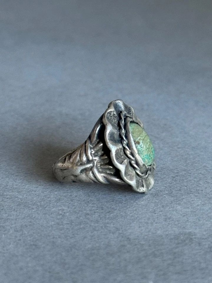 OLD PAWN NAVAJO STERLING SILVER AND TURQUOISE RING SIZE 4 1/4: OLD PAWN NAVAJO STERLING SILVER AND TURQUOISE RING SIZE 4 1/4 Old Pawn Navajo Sterling Silver and Turquoise Ring Size 4 1/4 .. 7/8" Tall