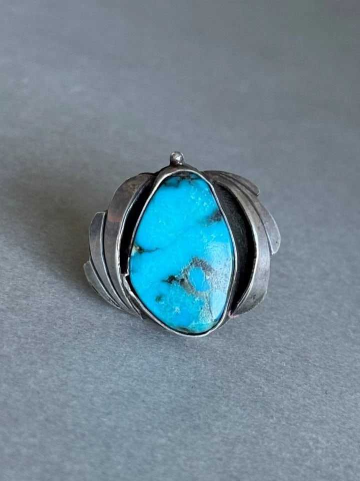 VINTAGE NAVAJO STERLING SILVER AND TURQUOISE RING SIGNED GL SIZE 6 (1 of 2)