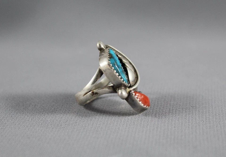 OLD PAWN NAVAJO STERLING SILVER AND TURQUOISE AND CORAL RING SIZE 4 3/4: OLD PAWN NAVAJO STERLING SILVER AND TURQUOISE AND CORAL RING SIZE 4 3/4 Item Description: 1 1/8” tall