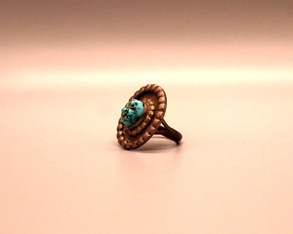 OLD PAWN NAVAJO STERLING SILVER AND TURQUOISE RING SIZE 6 1/2: OLD PAWN NAVAJO STERLING SILVER AND TURQUOISE RING SIZE 6 1/2 Item Description: 1' Tall