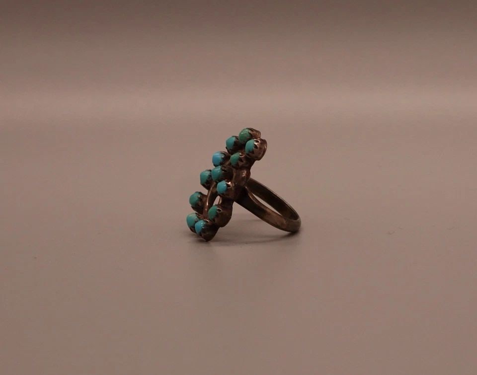 OLD PAWN ZUNI TURQUOISE RING SIZE 4: OLD PAWN ZUNI TURQUOISE RING SIZE 4 Item Description: 7/8 " Tall