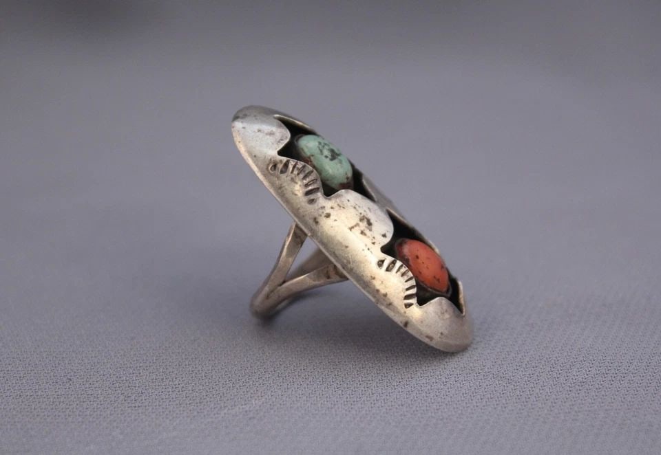 OLD PAWN NAVAJO STERLING SILVER TURQUOISE AND CORAL RING SIZE 5 3/4: OLD PAWN NAVAJO STERLING SILVER TURQUOISE AND CORAL RING SIZE 5 3/4 Item Description: 1 5/8” tall Will polish up nice if you need too ..