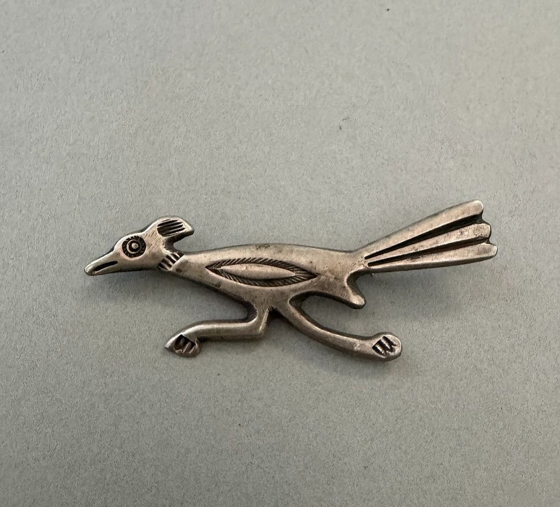 VINTAGE NAVAJO STERLING SILVER ROAD RUNNER PIN: 2 3/8 " 8.2 Grams Throughout the 40 years that I have been in business, I have purchased jewelry from pawn shops throughout the Southwest that had collections of dead pawn. Most of these pawn shops an