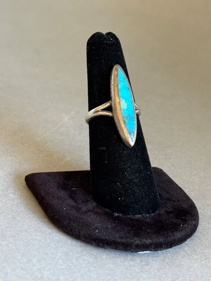 OLD PAWN NAVAJO STERLING SILVER AND TURQUOISE RING SIZE 6 1/4: OLD PAWN NAVAJO STERLING SILVER AND TURQUOISE RING SIZE 6 1/4 Old Pawn Navajo Sterling Silver and Turquoise Ring Size 6 1/4 ..1 1/8" Tall