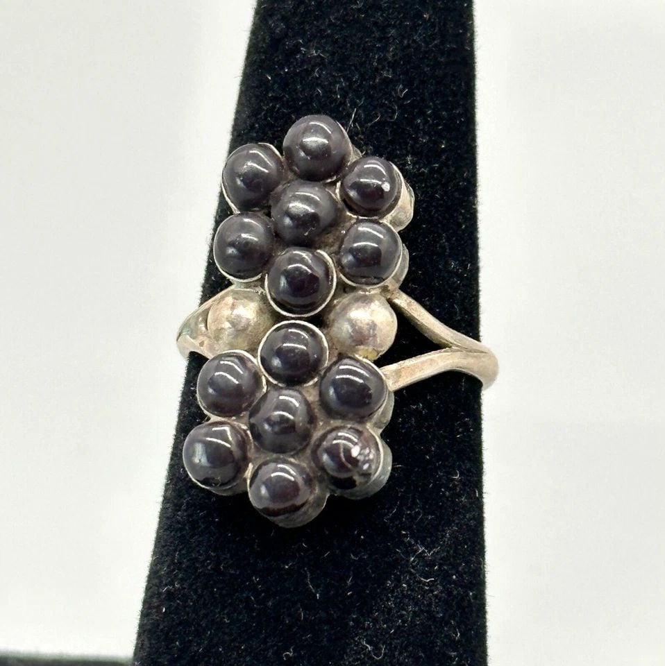 VINTAGE ZUNI STERLING SILVER AND BLACK ONYX RING SIGNED DISHI SIZE 6 1/4: VINTAGE ZUNI STERLING SILVER AND BLACK ONYX RING SIGNED DISHI SIZE 6 1/4 Item Description: 7/8” tall P