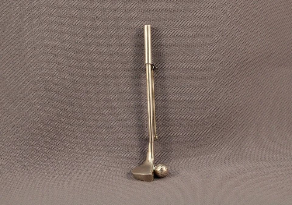 VINTAGE SILVER GOLF CLUB PIN TAXCO MEXICO STERLING 3- 3/8" LONG: VINTAGE SILVER GOLF CLUB PIN TAXCO MEXICO STERLING 3- 3/8" LONG Item Description: 3 3/8” length Golf Club 15 gms. P