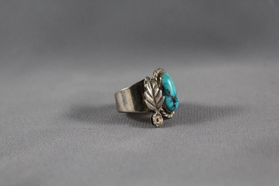 OLD PAWN NAVAJO STERLING SILVER AND TURQUOISE RING SIZE 5 1/4: Item Description: 7/8” tall
