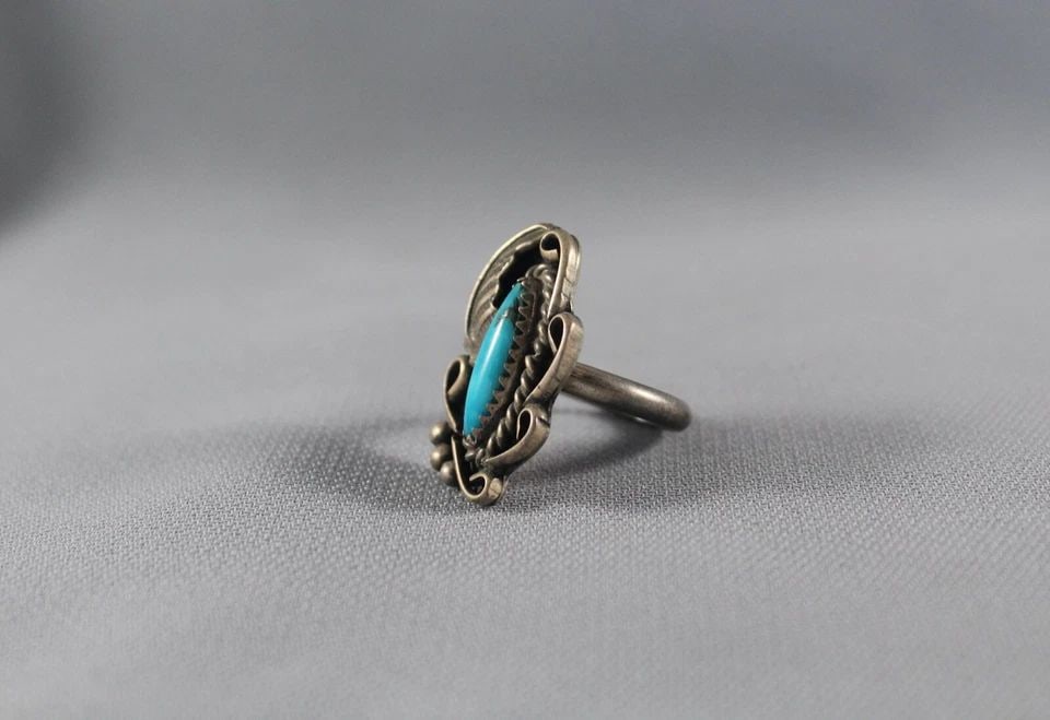 OLD PAWN NAVAJO STERLING SILVER AND TURQUOISE RING SIZE 4 3/4: Item Description: 1” tall