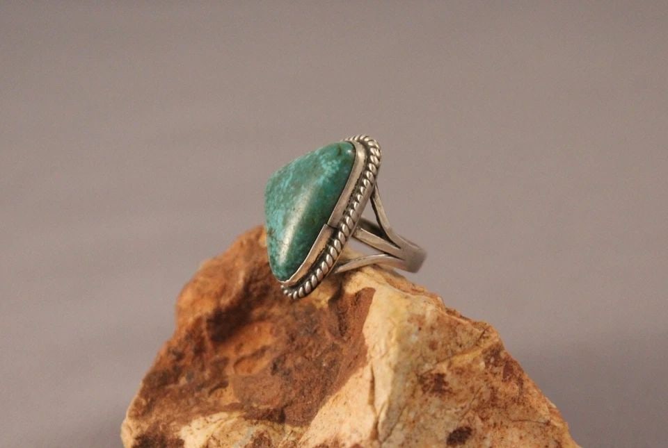 OLD PAWN NAVAJO STERLING SILVER AND TURQUOISE RING SIZE 3 1/2: Item Description: 7/8" tall