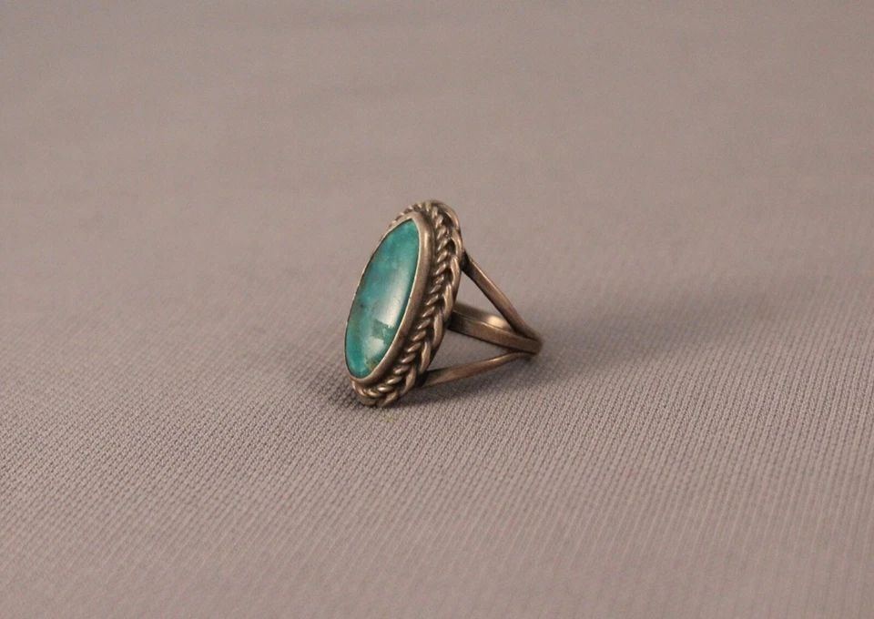 OLD PAWN NAVAJO STERLING SILVER AND TURQUOISE RING ..SIZE 5: Item Description: 1" tall