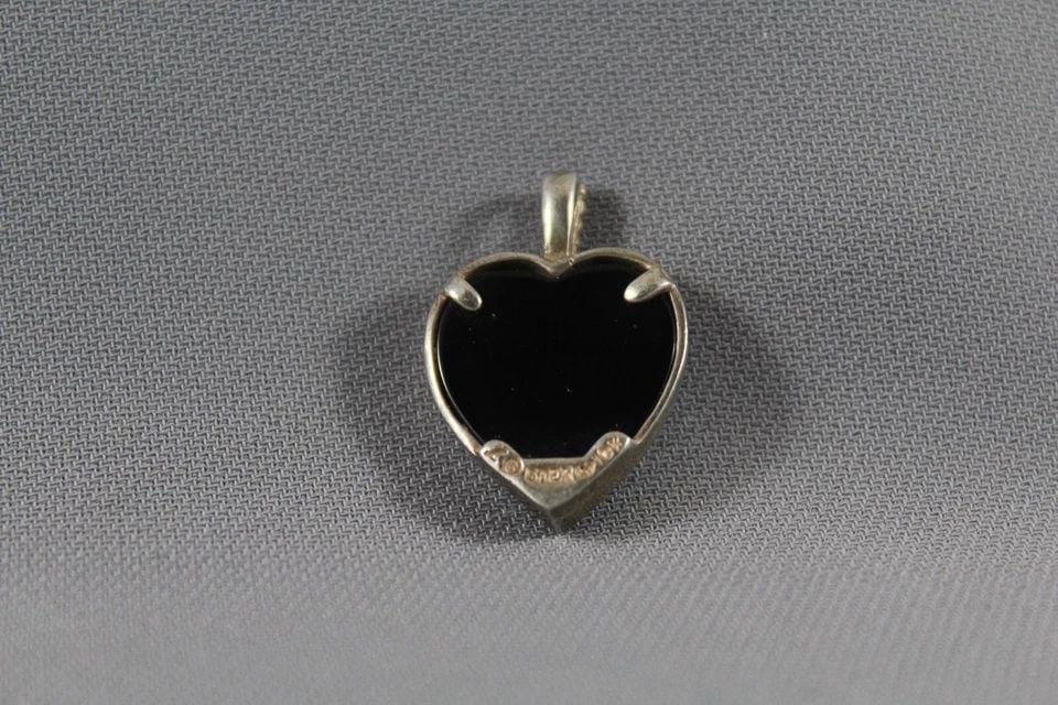 VINTAGE STERLING AND 10 KT. GOLD LEAVES WITH BLACK ONYX STONE PENDANT (1 of 2)