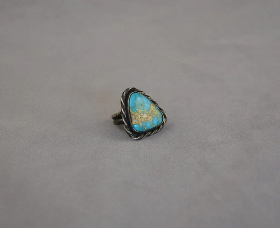 OLD PAWN VINTAGE NAVAJO STERLING SILVER RING - GREAT TURQUOISE STONE - SIZE 5: Item Description: This Navajo sterling silver ring has been set with a beautiful turquoise stone. The front of the ring is 1" tall. The ring size is 5. This ring has a rich silver patina from age and 