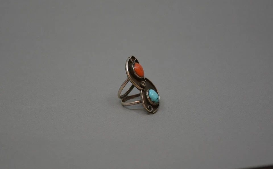 VINTAGE NAVAJO STERLING SILVER RING - TURQUOISE CORAL - SIZE 5 - 1.5" TALL: This vintage Navajo has a turquoise and coral stone set into a curved accented with silver wire and a raindrop bead at the center. It is 1.5" tall and size 5. It is 6.2 grams and in great vintage cond