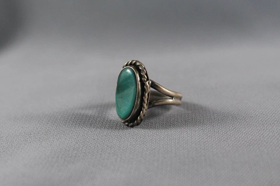 OLD PAWN NAVAJO STERLING SILVER AND TURQUOISE RING SIZE 6: Item Description: 7/8” tall