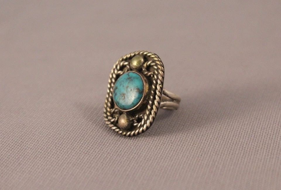 OLD PAWN NAVAJO STERLING SILVER AND TURQUOISE RING SIZE 6: Item : 1 1/8" tall