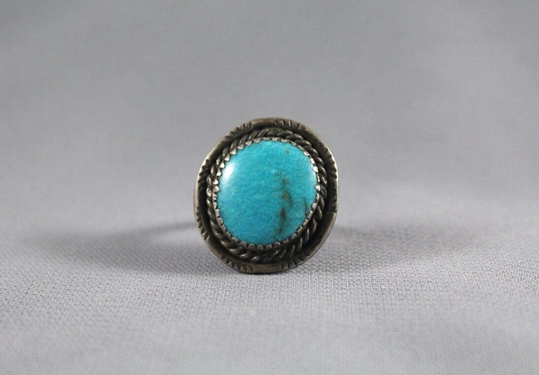 OLD PAWN NAVAJO STERLING SILVER AND TURQUOISE RING SIZE 7: Item : 1” tall
