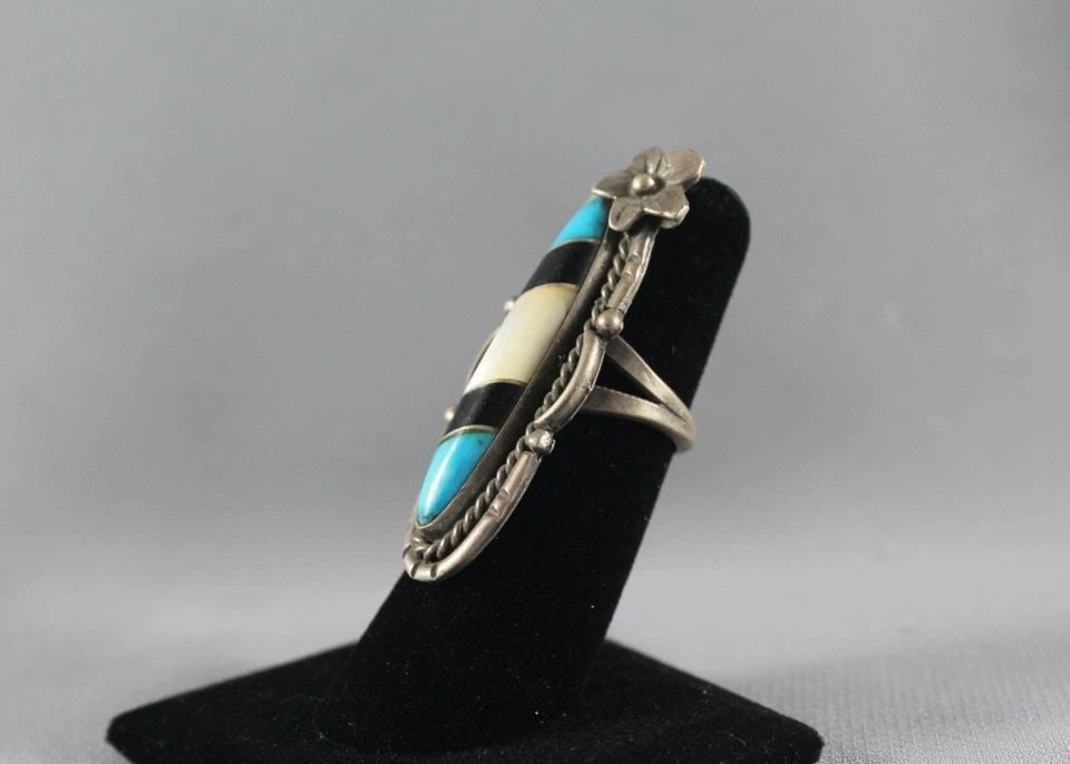 OLD PAWN NAVAJO TURQUOISE AND SHELL RING SIZE 5 1/2 (1 of 2)