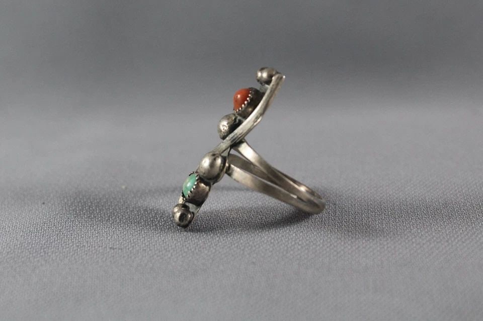 OLD PAWN NAVAJO STERLING SILVER AND TURQUOISE AND CORAL RING SIZE 8: OLD PAWN NAVAJO STERLING SILVER AND TURQUOISE AND CORAL RING SIZE 8 Item Description: 1 1/4” tall