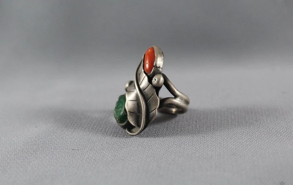 OLD PAWN NAVAJO STERLING SILVER AND TURQUOISE AND CORAL RING SIZE 4 1/2: OLD PAWN NAVAJO STERLING SILVER AND TURQUOISE AND CORAL RING SIZE 4 1/2 Item Description: 1 1/8” tall